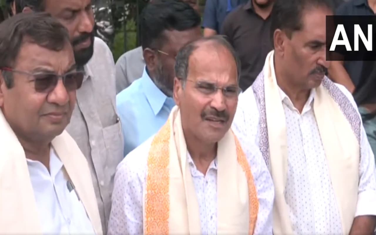 मणिपुर हिंसा: विपक्षी सांसदों ने की राज्यपाल से मुलाकात, कहा- अच्छे नहीं हालात, संसद में पेश करेंगे रिपोर्ट