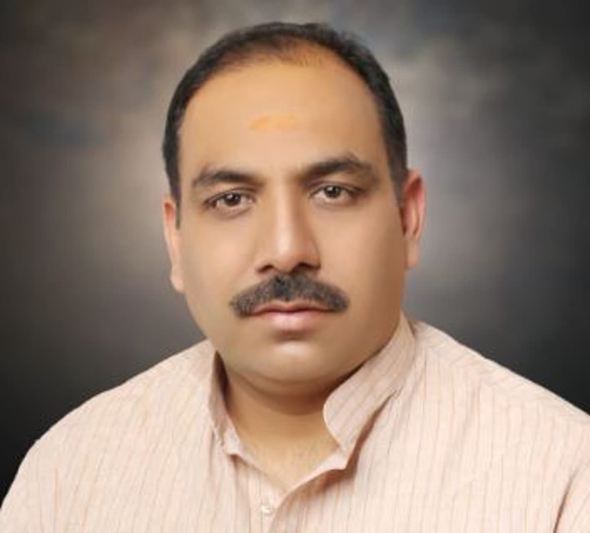 कांग्रेस महानगर अध्यक्ष राघवेंद्र चौबे पर केस दर्ज, वाहन से मिला था प्रियंका-सोनिया के फोटो लगा पंपलेट