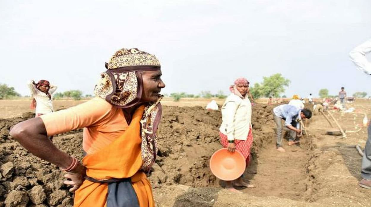 Corona Impact: बिहार में कोरोनाकाल के दौरान सरकार ने बदला मनरेगा में काम का तरीका, जानें किन मजदूरों को अब नहीं मिल सकेगा काम