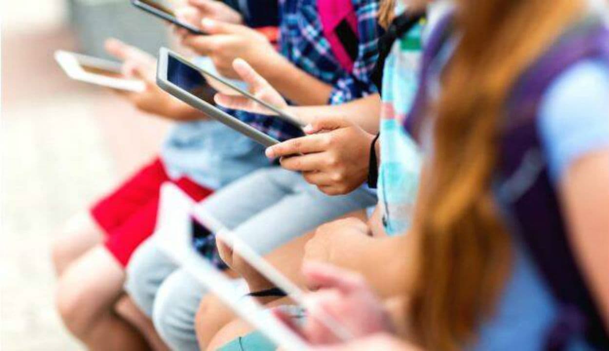 टेलीकॉम कंपनियों ने शुरू कर दिया मोबाइल प्लान का दाम बढ़ाना, सीधे आपकी जेब पर पड़ेगा असर