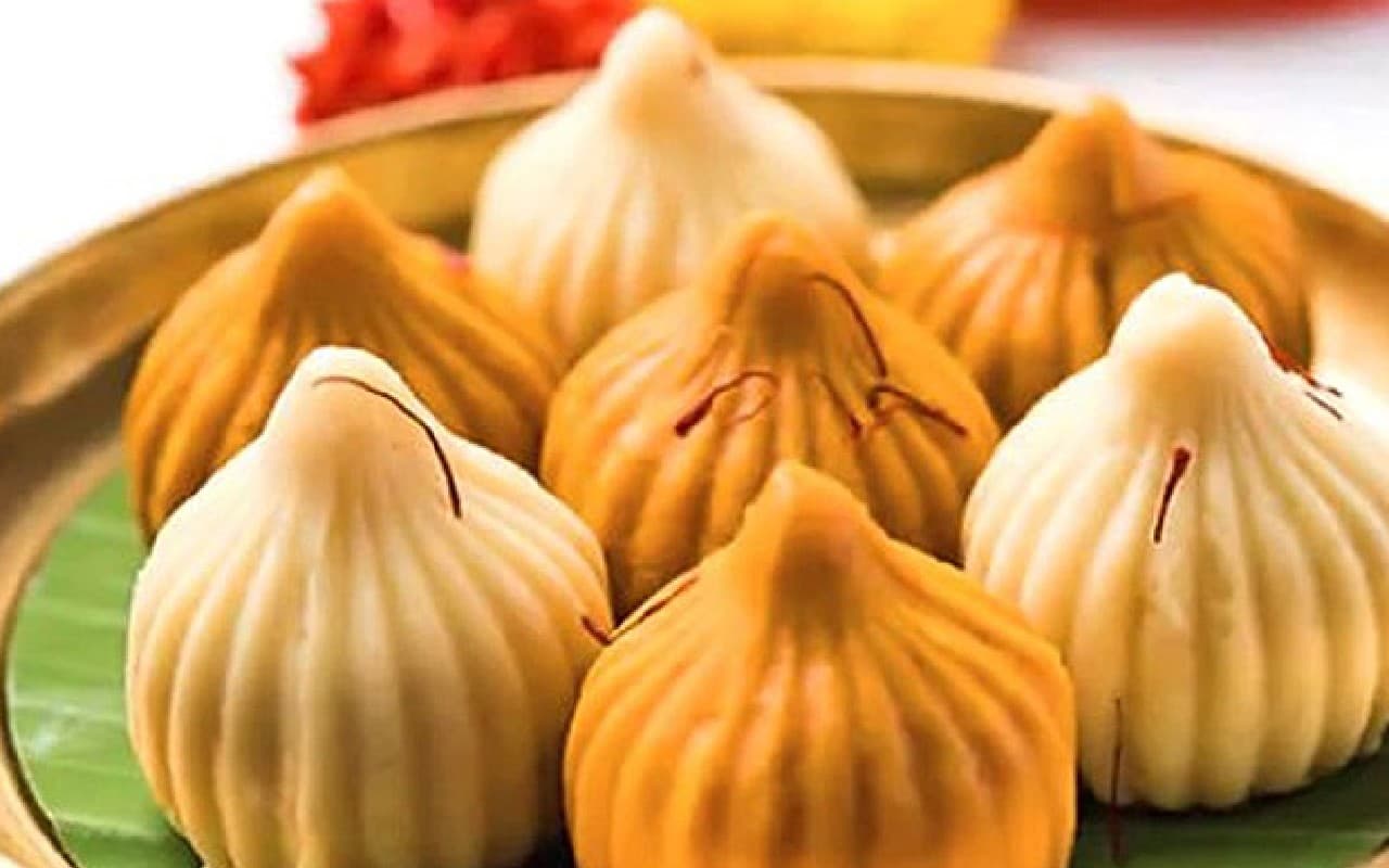 Ganesh Chaturthi Modak Recipe: कैसे बनाएं शुगर-फ्री और मैदा-फ्री मोदक, बासुंदी बनाने का आसान तरीका जानें