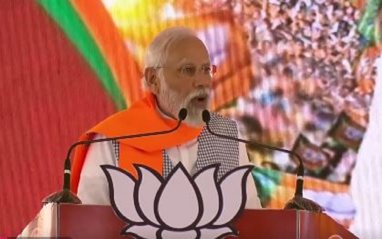 पीएम मोदी की मौजूदगी में सीएम योगी ने 1.25 करोड़ लोगों को दिया रोजगार 'आत्मनिर्भर यूपी रोजगार अभियान' का हुआ शुभारंभ