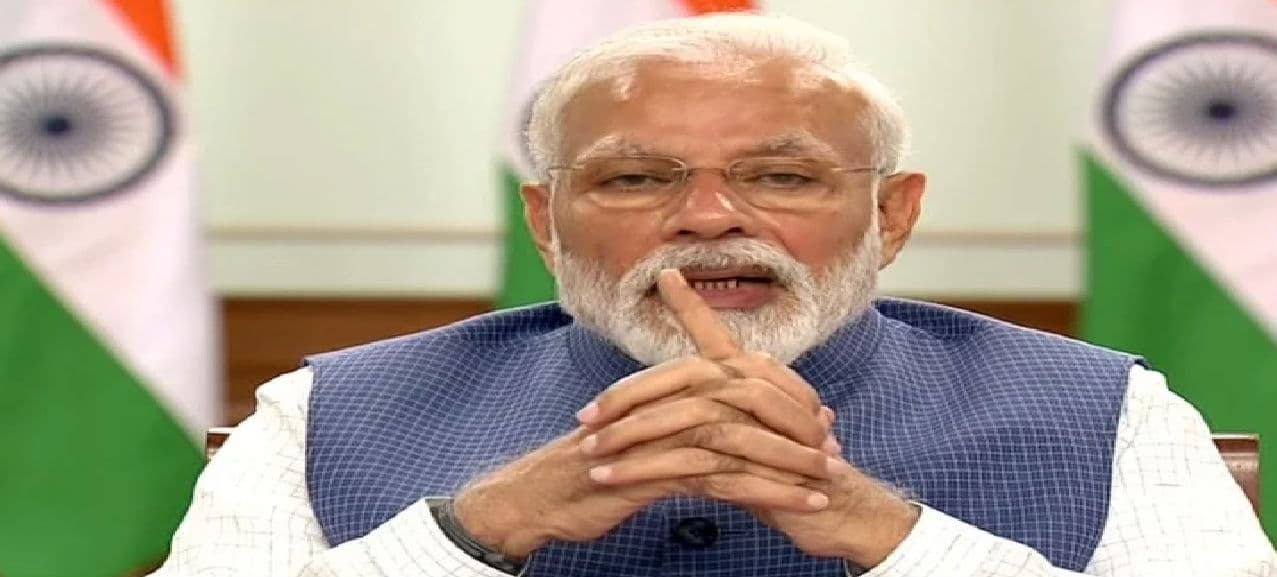 COVID-19 : वायरल मैसेज पर नाराज हुए पीएम मोदी, 'खुराफात लगती है मेरे सम्मान में 5 मिनट खड़े होने की मुहिम'
