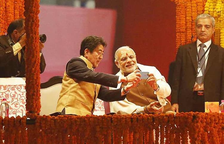 Shinzo Abe Died: जापान के पूर्व PM को था काशी से गहरा लगाव, PM मोदी ने अपने दोस्त के साथ की थी गंगा आरती