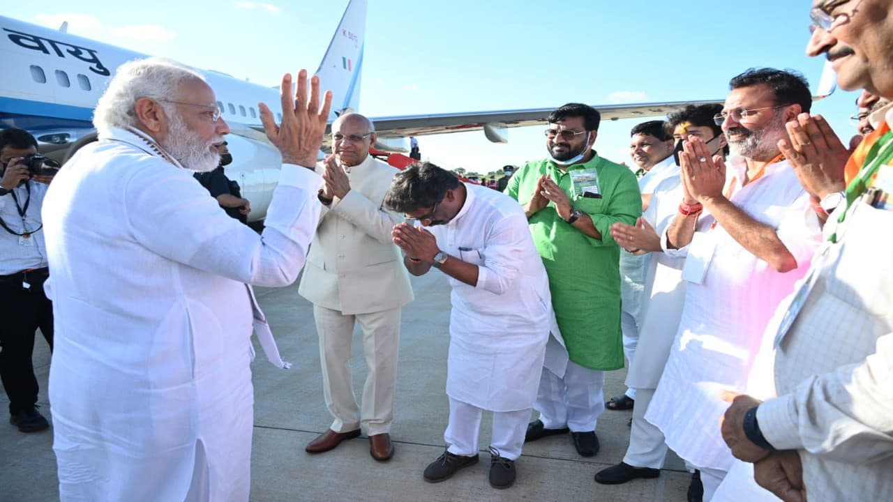 PM Modi Deoghar Visit: PM मोदी देवघर से हुए रवाना, पटना में शताब्दी स्तंभ का किया उद्घाटन