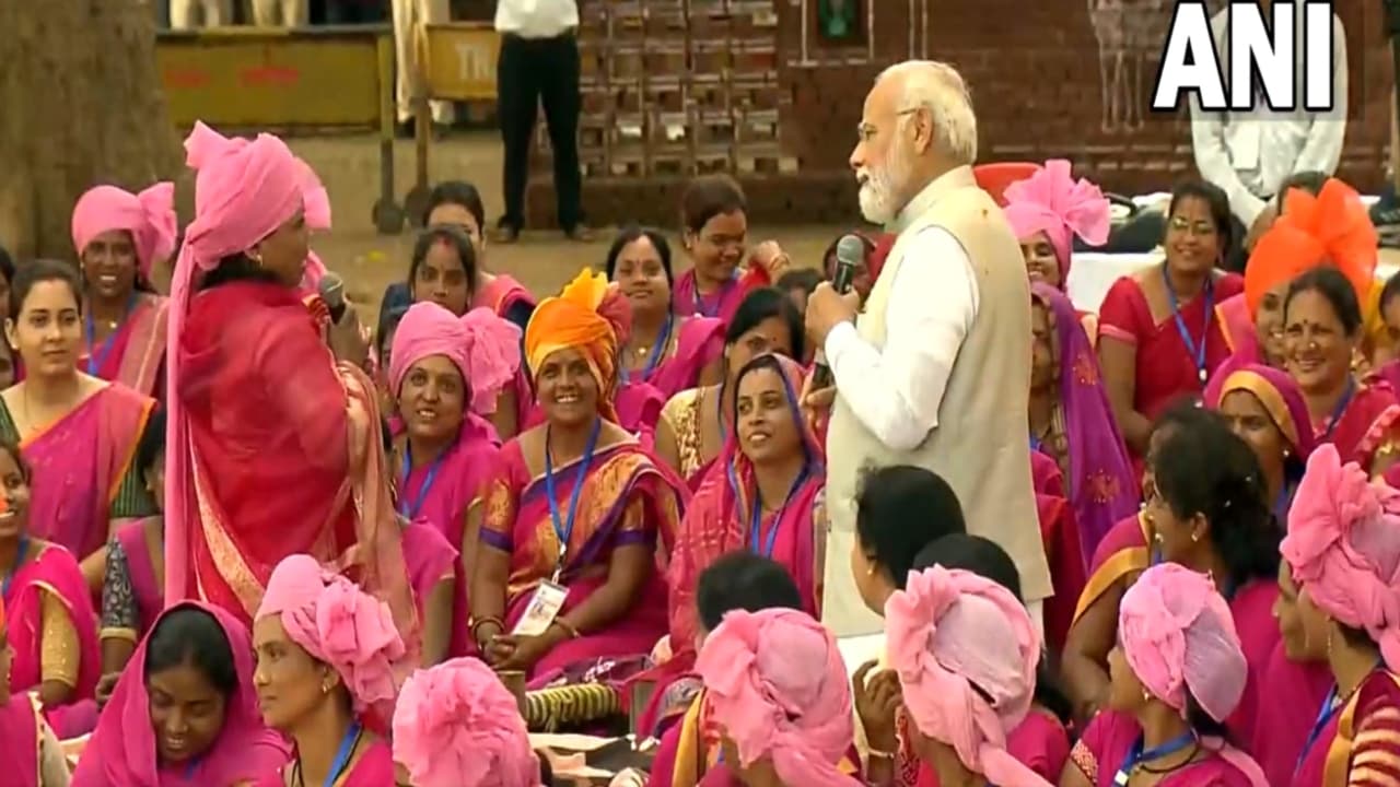 PM Modi MP: पीएम मोदी की शहडोल यात्रा का राजनीतिक महत्व, जानें किसे साधने की कर रहे हैं कोशिश PM Modi MP: पीएम मोदी की शहडोल यात्रा का राजनीतिक महत्व, जानें किसे साधने की कर रहे हैं कोशिश