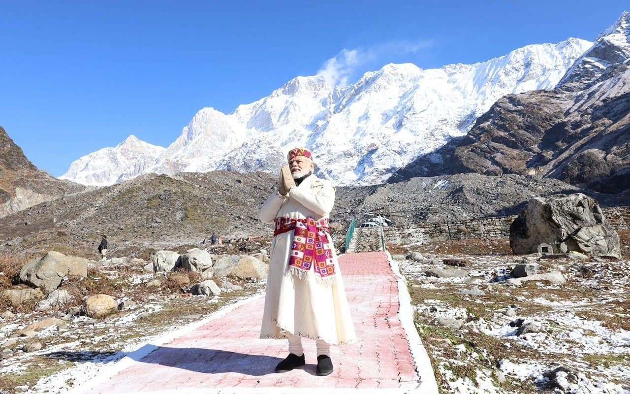 Uttarakhand News: PM मोदी ने चीन की सीमा के पास पहाड़ पर ऐसे बितायी रात, जानकर हो जाएंगे हैरान
