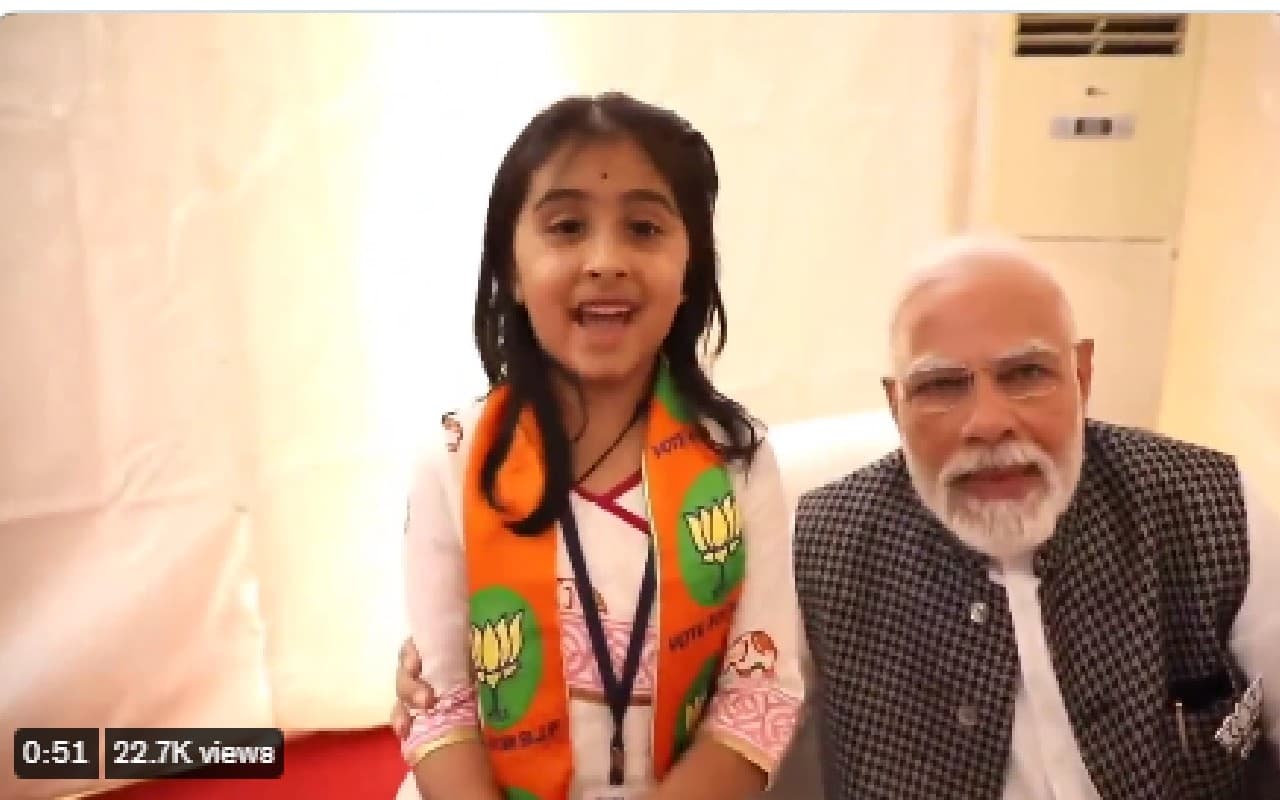 गुजरात चुनाव 2022: भाजपा के लिए वोट मांगती बच्ची का वीडियो वायरल, पीएम मोदी भी साथ, कांग्रेस ने किया हमला