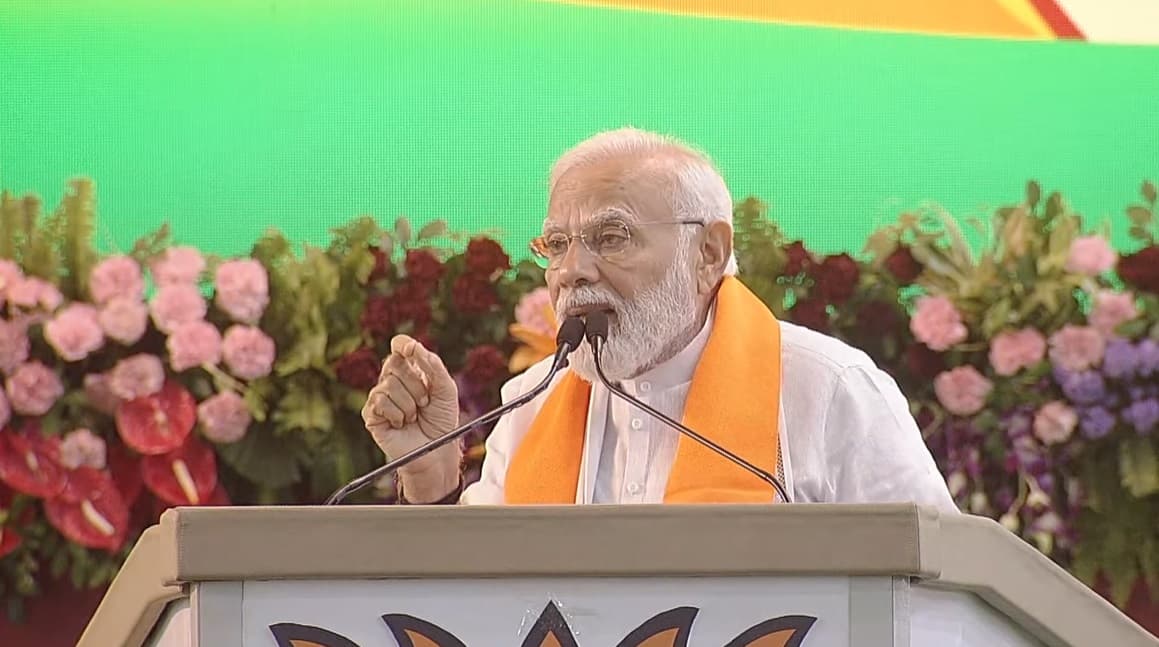 विपक्षी एकता पर PM मोदी का कड़ा प्रहार, हर घोटालेबाज पर कार्रवाई की गारंटी, कहा- जेल के डर से कर रहे जुगलबंदी