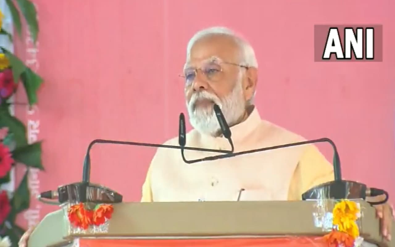 MP Election: पीएम मोदी का कांग्रेस पर हमला, कहा- कांग्रेस ने कर्नाटक को बर्बाद किया, गलहोत सरकार पर भी निशाना