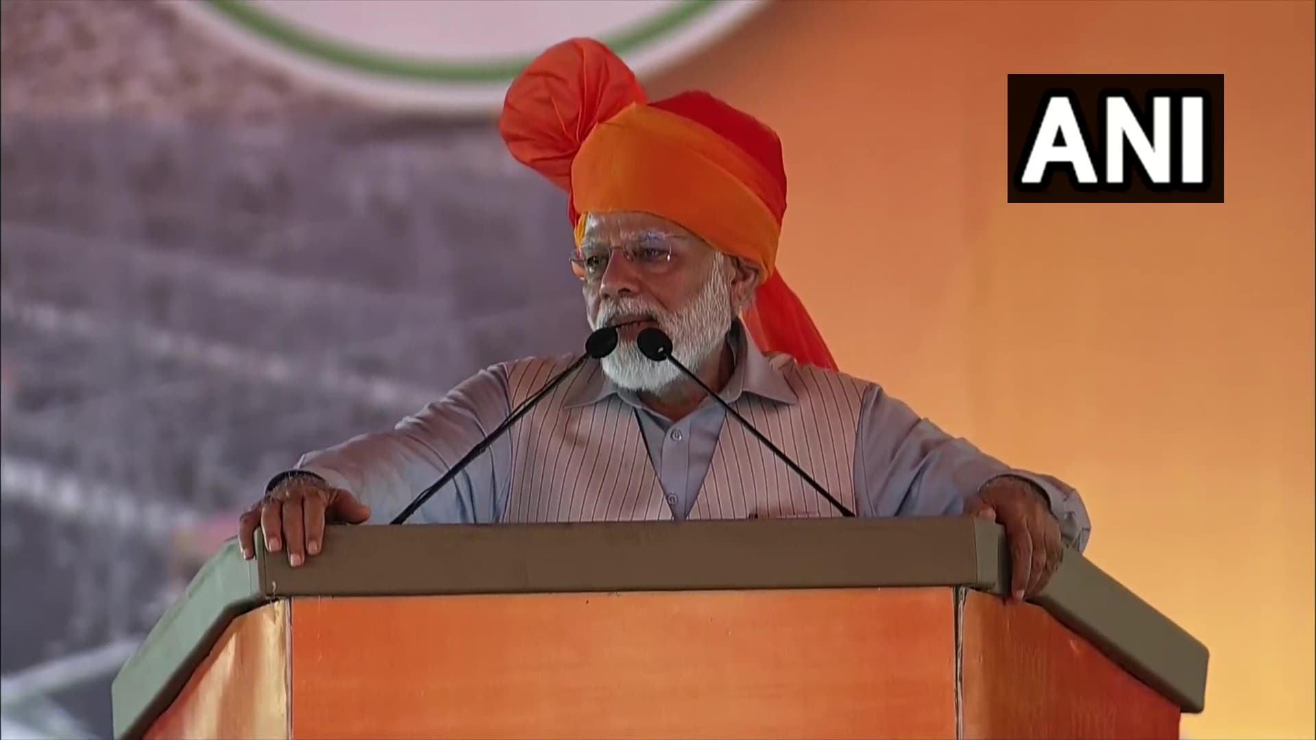 Rajasthan: बीकानेर में पीएम मोदी ने साइकिल सवारों के साथ किया रोड शो, राजस्थान को भगवा रंग में रंगने की तैयारी Rajasthan: बीकानेर में पीएम मोदी ने साइकिल सवारों के साथ किया रोड शो, राजस्थान को भगवा रंग में रंगने की तैयारी