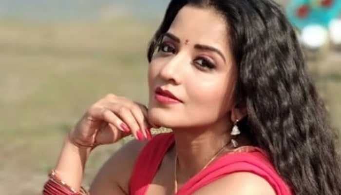 मेरे बदन को भिगो रहे हो, VIDEO में देखिए कैसे Monalisa ने इस गाने पर साड़ी में झूमकर किया रोमांटिक डांस
