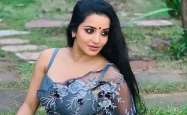 मोनालिसा क्‍या उम्रदराज शख्स के साथ लिव-इन में रह रही थीं ? भोजपुरी अभिनेत्री ने तोड़ी चुप्‍पी