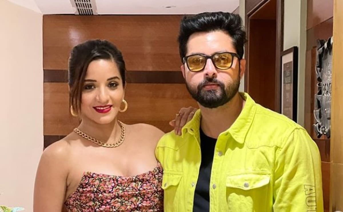 मोनालिसा ने पति विक्रांत संग रोमांटिक अंदाज में सेलिब्रेट की होली, फैंस बोले - जान लेबू का..