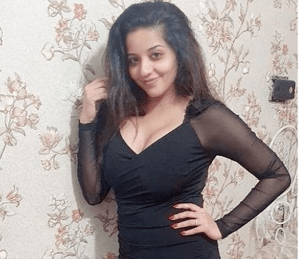 भोजपुरी एक्‍ट्रेस मोनालिसा ने ब्लैक ड्रेस में फैंस के उड़ाए होश, फैंस बोले- चेहरा है या...