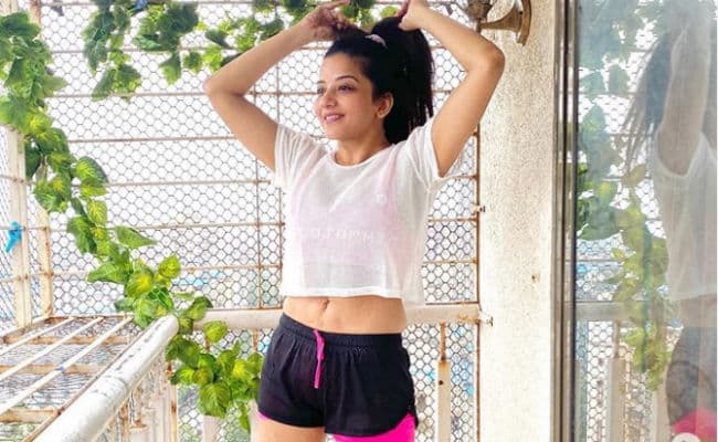 भोजपुरी एक्‍ट्रेस मोनालिसा की मुस्‍कान पर फिदा हुए फैंस, तसवीर देख करने लगे ऐसे कमेंट