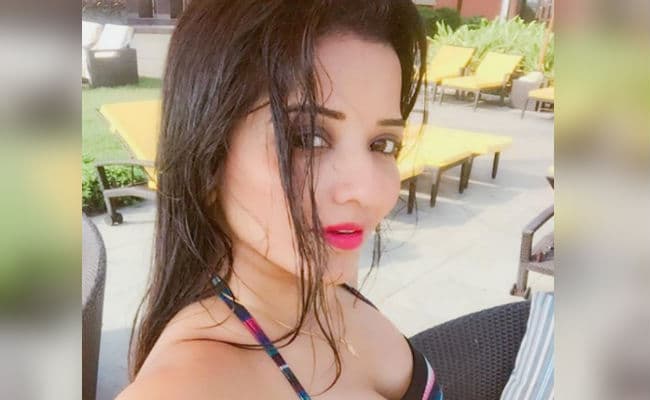 भोजपुरी अभिनेत्री मोनालिसा ने शेयर की पति संग रोमांटिक तसवीर, डांस VIDEO भी वायरल