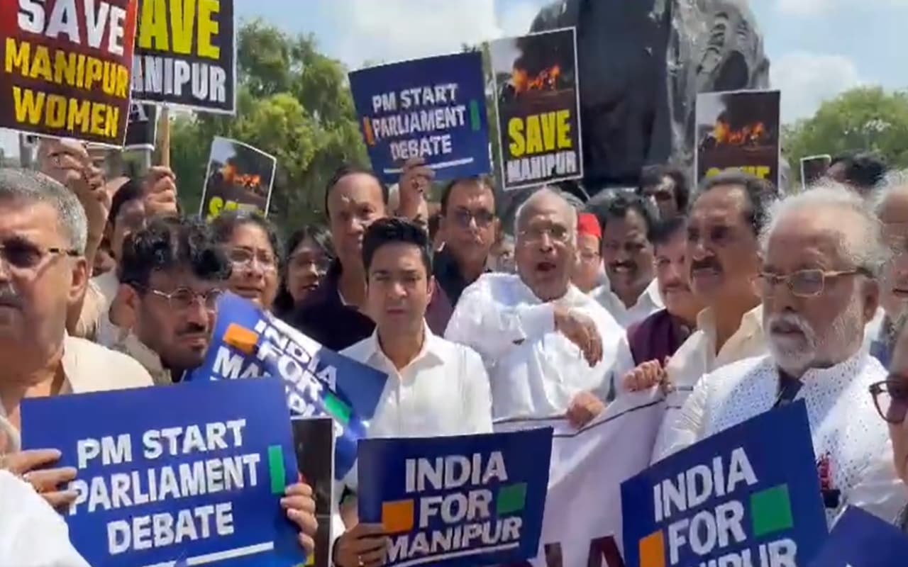 मणिपुर हिंसा: सत्ता पक्ष और विपक्ष की अहम बैठक, मणिपुर मुद्दे पर बनाएंगे रणनीति, सदन में आज भी हंगामे के आसार