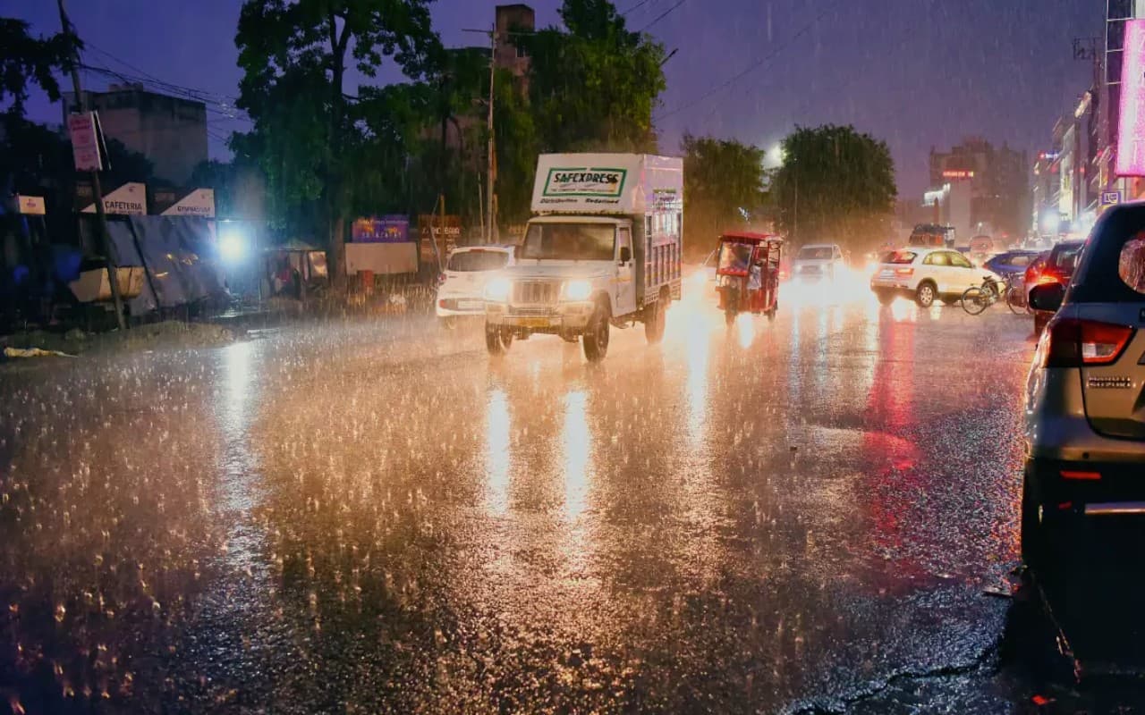Weather Forecast: दिल्ली में तेज बारिश, जानें UP-बिहार सहित अन्य राज्यों के मौसम का हाल