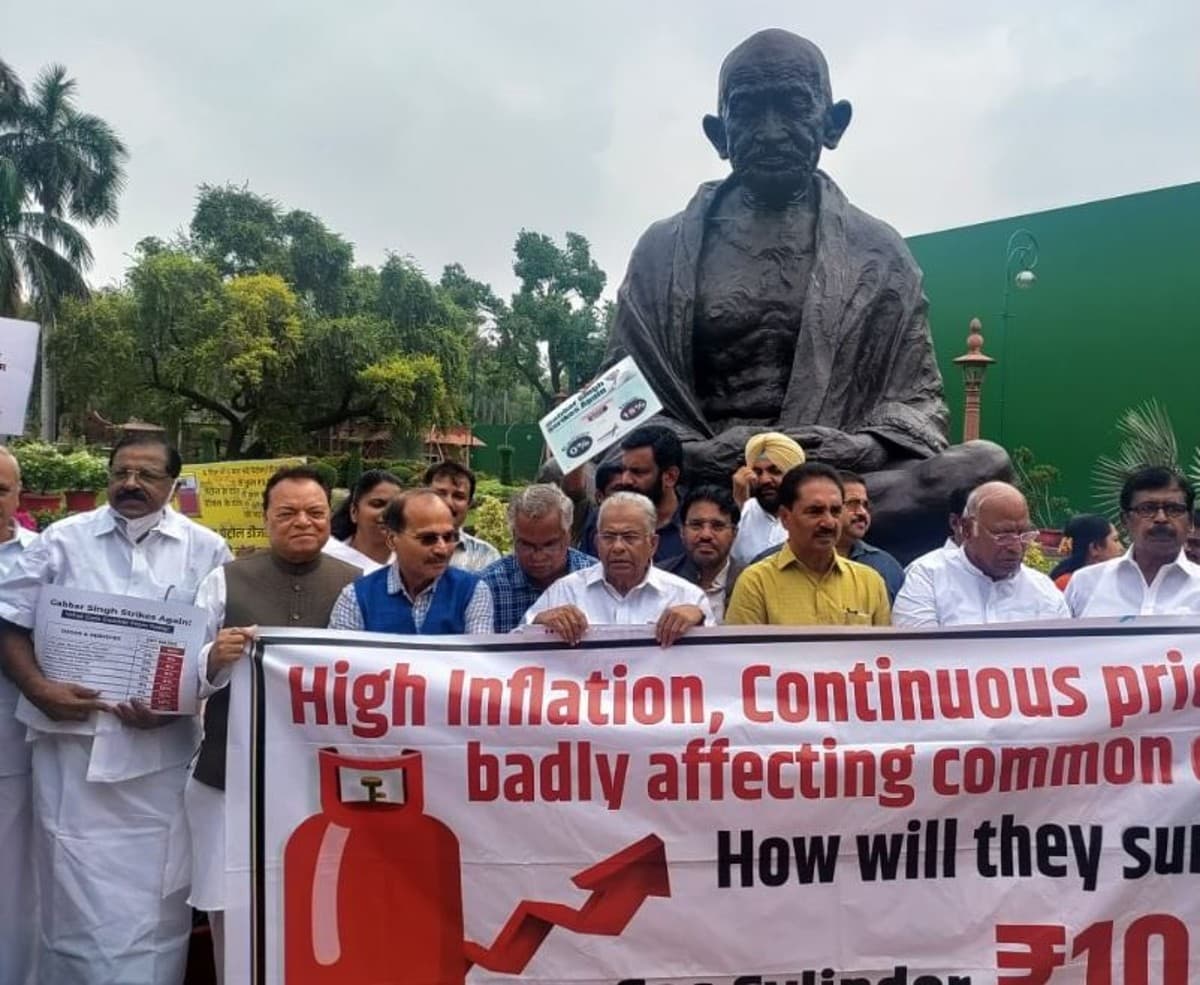 महंगाई, अग्निपथ योजना को लेकर विपक्ष का राज्यसभा में हंगामा, कार्यवाही दोपहर 12 बजे तक स्थगित