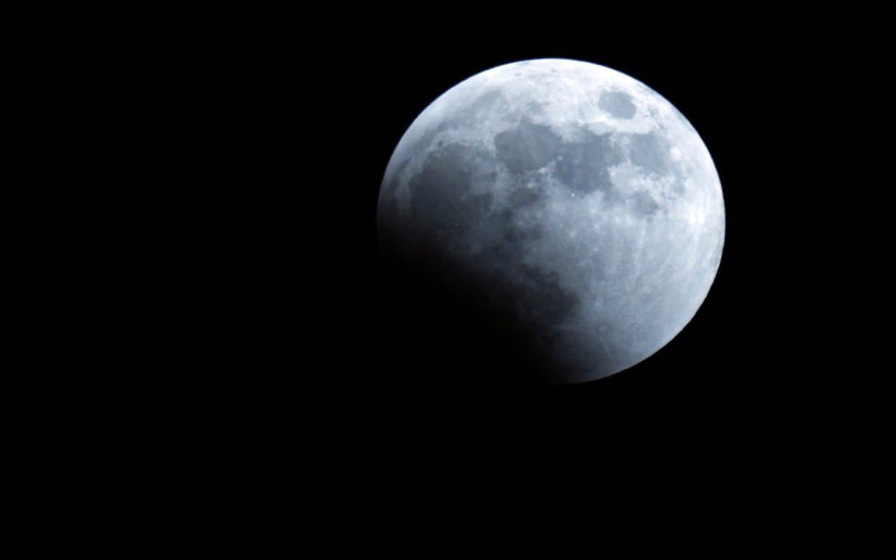 International Moon Day आज, जानें कैसे हुई चांद की उत्पत्ति और इससे जुड़े रोचक तथ्य