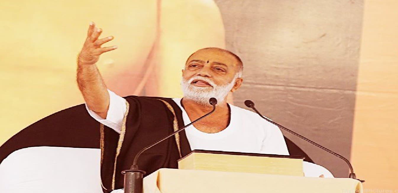 भगवान कृष्ण पर विवादित टिप्पणी का आरोप, मोरारी बापू को मारने दौड़े भाजपा के पूर्व विधायक !