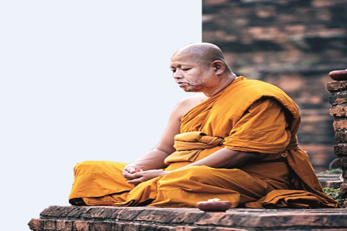 धर्मग्रंथों ग्रंथों में क्यों कहा गया है कि दो शब्दों से काम चल जाये तो पूरा वाक्य नहीं बोलना चाहिए ?