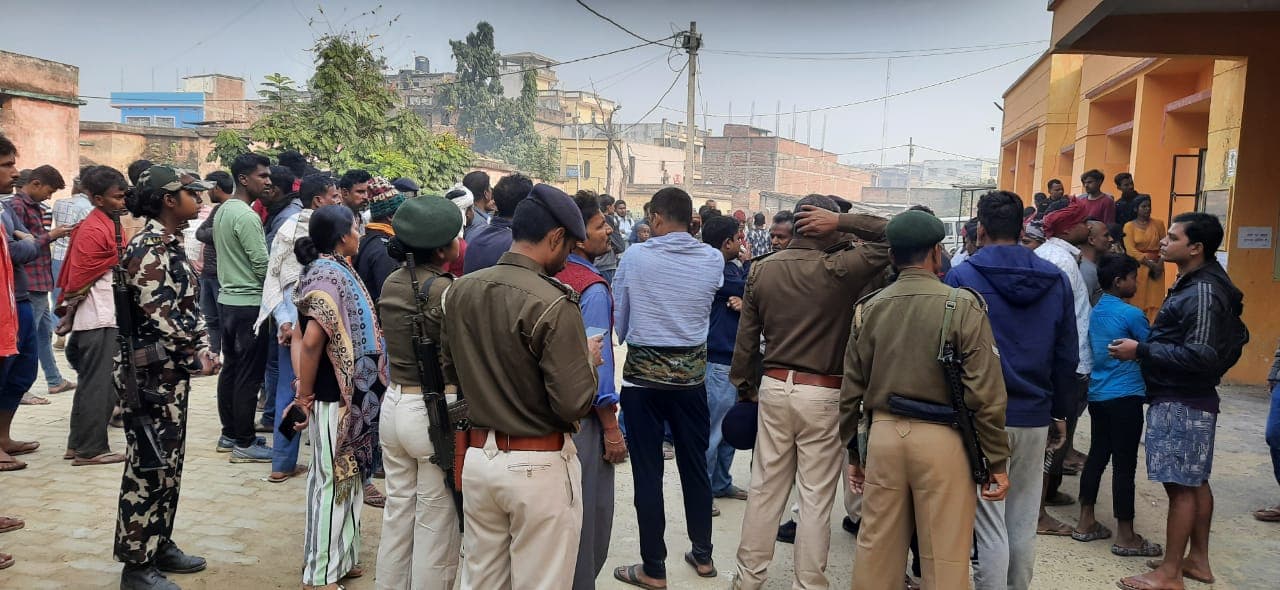 बिहार: मोतिहारी में घर में लगी भीषण आग, एक ही परिवार के 7 लोग झुलसे, 3 की मौत