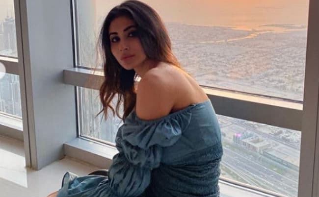 PHOTO : मौनी रॉय ट्रांसपेरेंट ड्रेस में दिखीं बेहद बोल्ड, 'नागिन' एक्ट्रेस की ग्लैमरस तसवीरें सोशल मीडिया पर वायरल