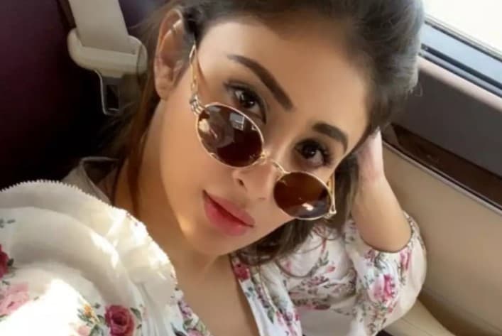 मौनी रॉय ने पहना इतना महंगा पजामा, कीमत सुनकर हैरान रह जाएंगे आप