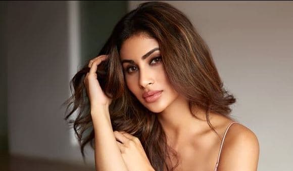 मौनी रॉय से लेकर टाइगर श्रॉफ तक, ये सेलिब्रिटीज भी हैं शिवभक्त