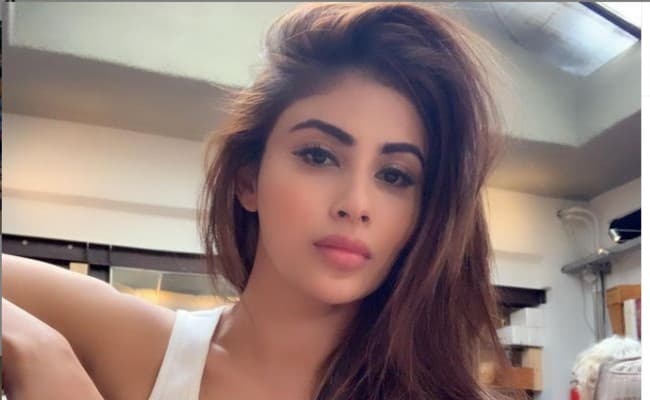 मौनी रॉय का ट्रांसपेरेंट ड्रेस में बोल्‍ड अंदाज, सोशल मीडिया पर वायरल हो रही 'नागिन' एक्‍ट्रेस की इन तसवीरों ने धड़काया दिल