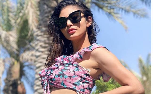 'Naagin' एक्‍ट्रेस मौनी रॉय ने शेयर की ये बोल्‍ड तसवीर, फैंस बोले- जब दीदार उनका होता है...