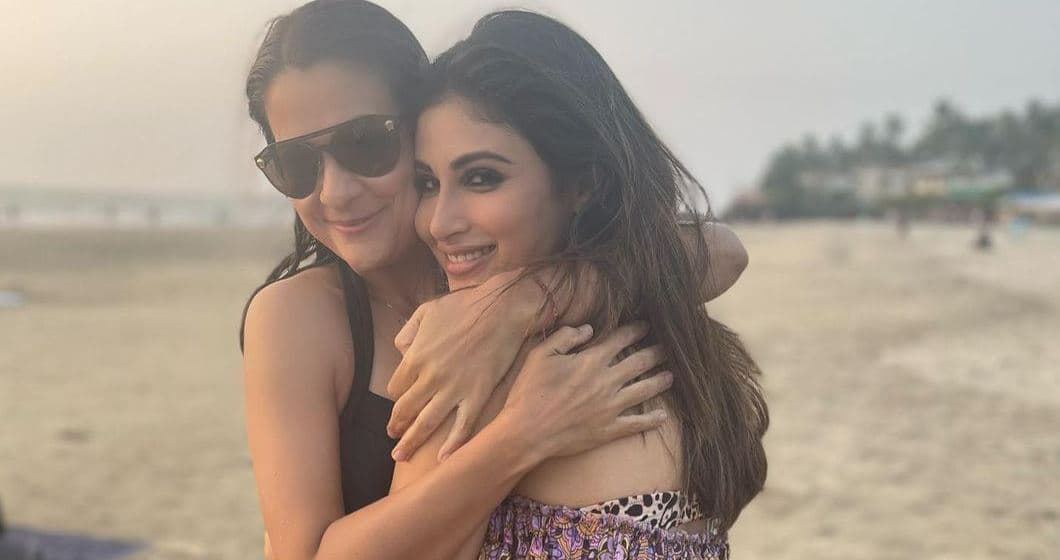 मौनी रॉय ने समंदर किनारे से शेयर की ये ग्लैमरस तसवीरें, ऑफ शोल्डर ड्रेस में बेहद हसीन दिखीं एक्ट्रेस...