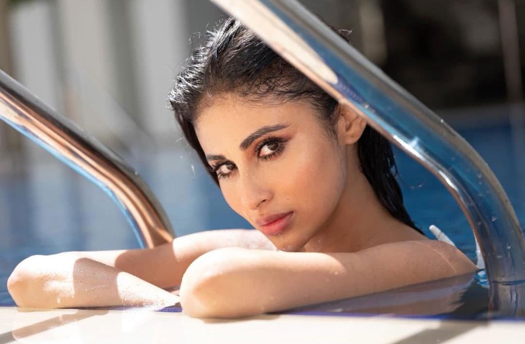 Naagin एक्ट्रेस Mouni Roy ने पानी में लगा दी आग, वॉटर बैले करते हुए शेयर की तस्वीर