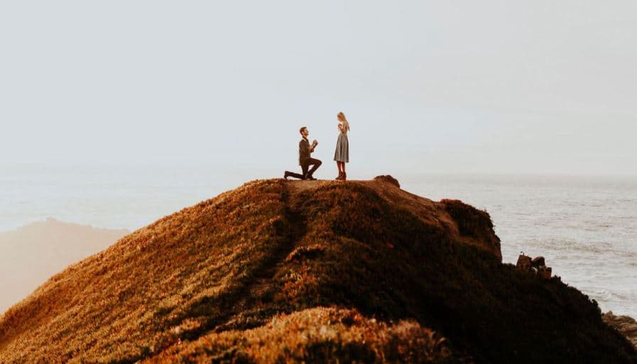 इस प्यार को क्या नाम दें: युवक का रोमांटिक प्रपोजल, ‘हां’ कहते ही 650 फीट की ऊंचाई से गिरी महिला, फिर हुआ ऐसा...