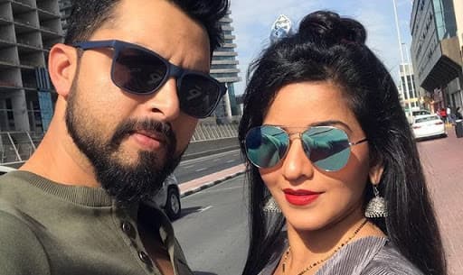 Monalisa की तारीफ में पति विक्रांत ने बोला 'ये जवानी है दीवानी' का रोमांटिक डायलॉग, तो शरमा गईं एक्ट्रेस