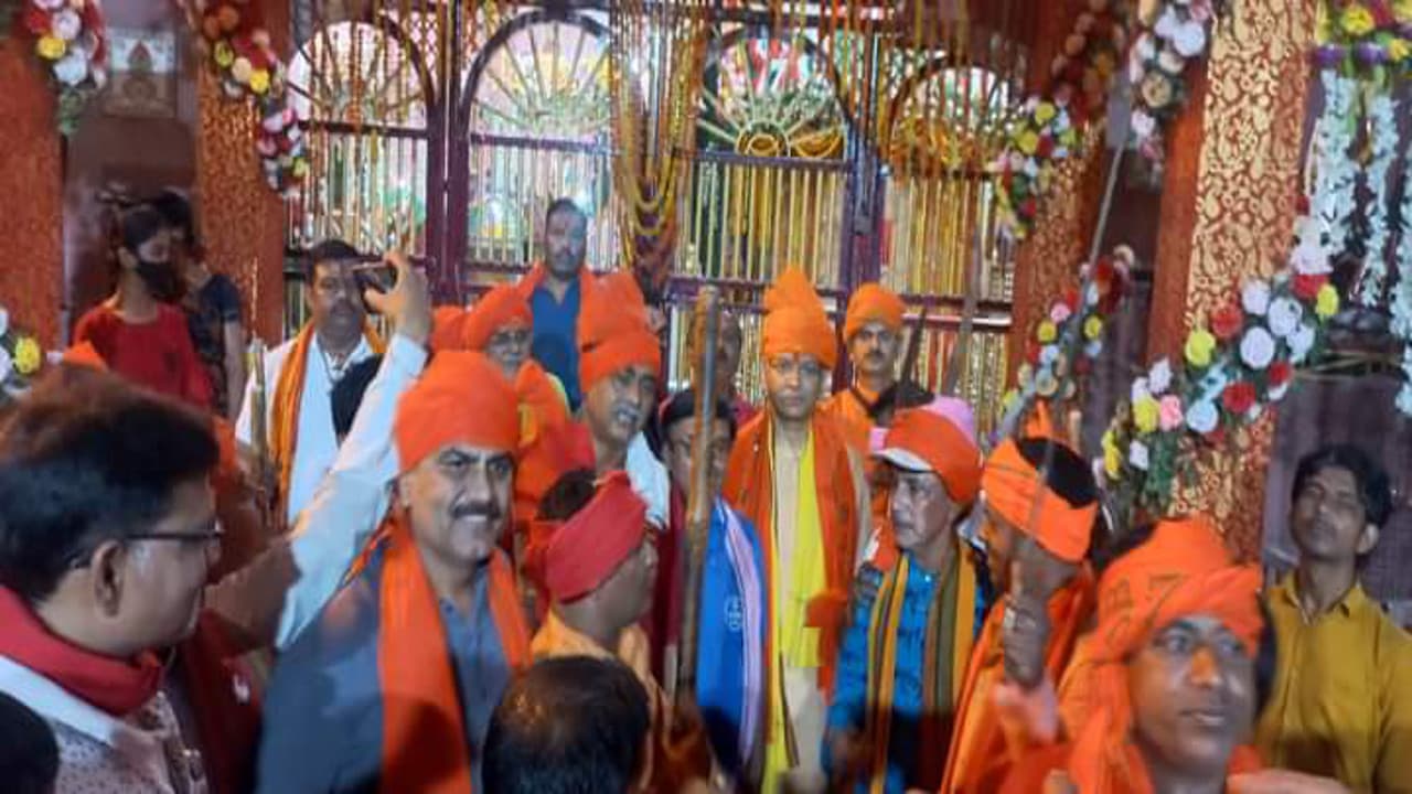 झारखंड के हजारीबाग में दूसरे दिन भी निकली रामनवमी की शोभायात्रा, सांसद-विधायकों ने दिखाए हुनर, देखें Pics