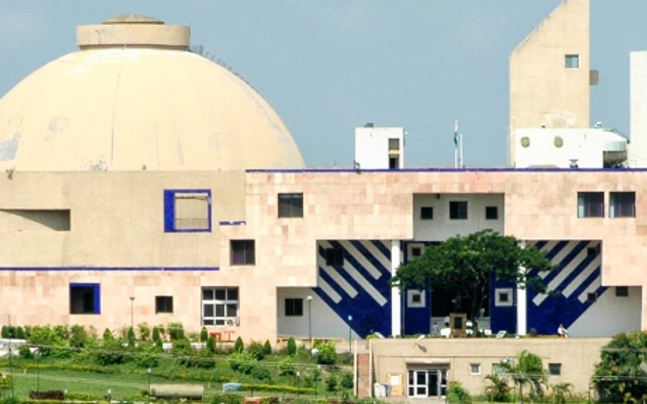 मध्य प्रदेश: आदिवासियों की मौत पर विधानसभा में जोरदार हंगामा, जानें क्यों रो पड़ी महिला सदस्य