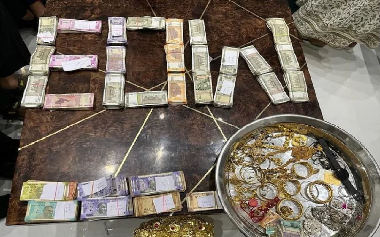 ARTO संतोष पाल के घर आय से 650 गुना अधिक संपत्ति बरामद, घर से मिले नोटों के बंडल,MP पुलिस ने मारा था छापा