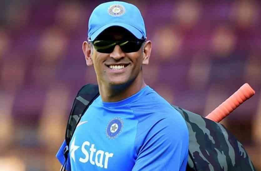 धौनी ने नहीं दिया कोई अटेंशन तो पत्नी साक्षी ने की ऐसी शरारत, तस्वीरें हो गयी वायरल