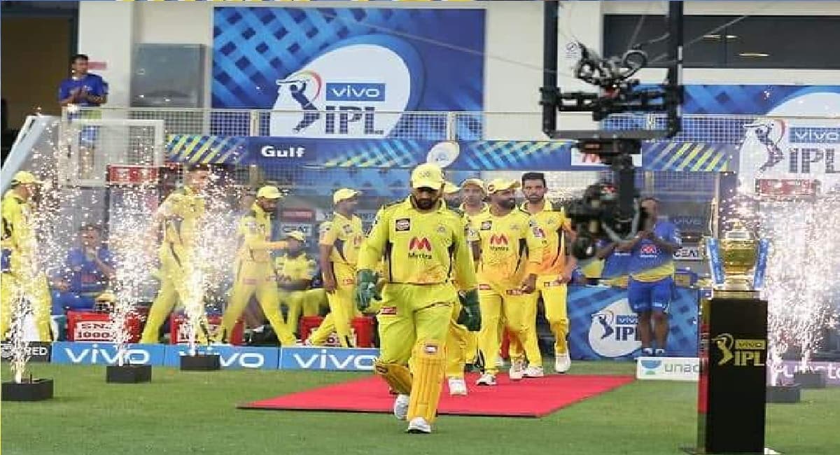IPL 2022 Retention: चेन्नई ने धोनी और आरसीबी ने कोहली का नहीं छोड़ा साथ, देखें किस टीम ने किसको किया रिटेन IPL 2022 Retention: चेन्नई ने धोनी और आरसीबी ने कोहली का नहीं छोड़ा साथ, देखें किस टीम ने किसको किया रिटेन