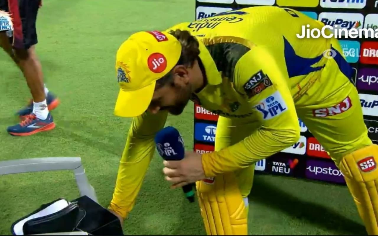 CSK vs KKR: चेपॉक में धोनी को लेकर दिखी ऐसी दीवानगी... कमेंटेटर की आवाज हो गई फेल, वॉल्यूम बढ़ाने की आई नौबत