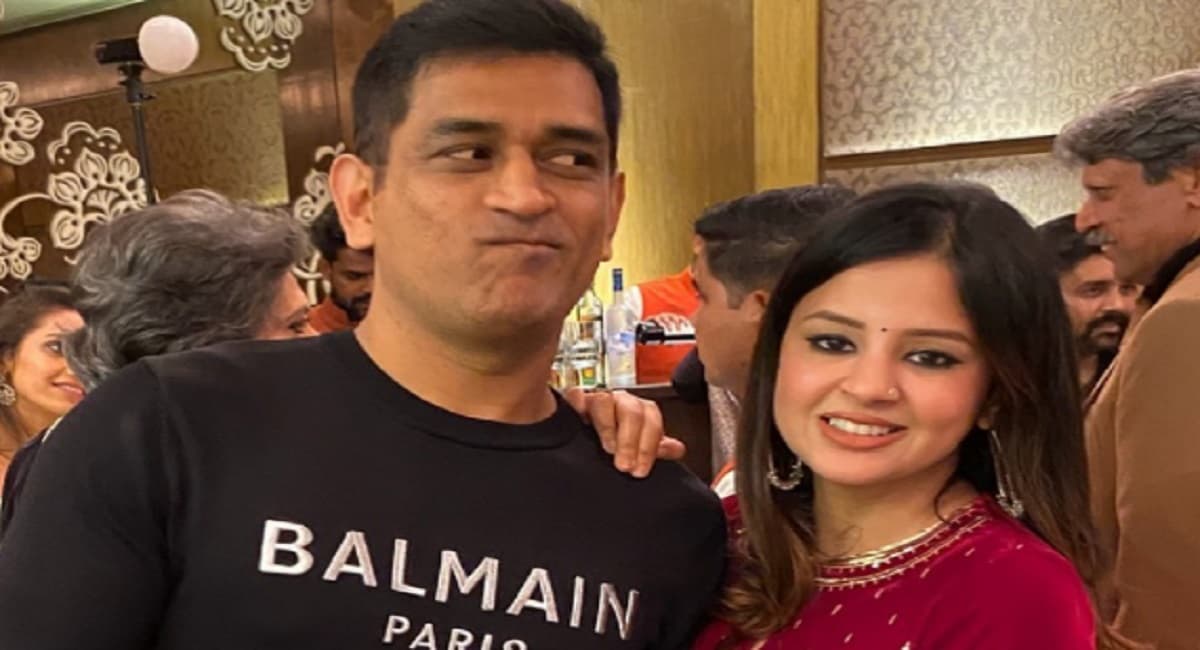 MS Dhoni: एमएस धोनी को मिल गया बेहद खास दोस्त, कमरे में भी है उसकी एंट्री, देखें मजेदार वीडियो