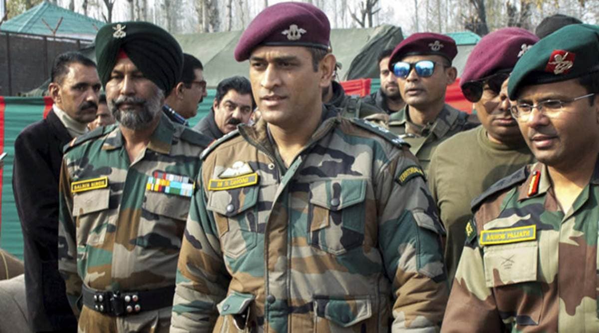 महेंद्र सिंह धौनी को साल 2011 में मिली थी आर्मी में कर्नल की उपाधि, देखें धौनी की कुछ अनदेखी तस्वीरें