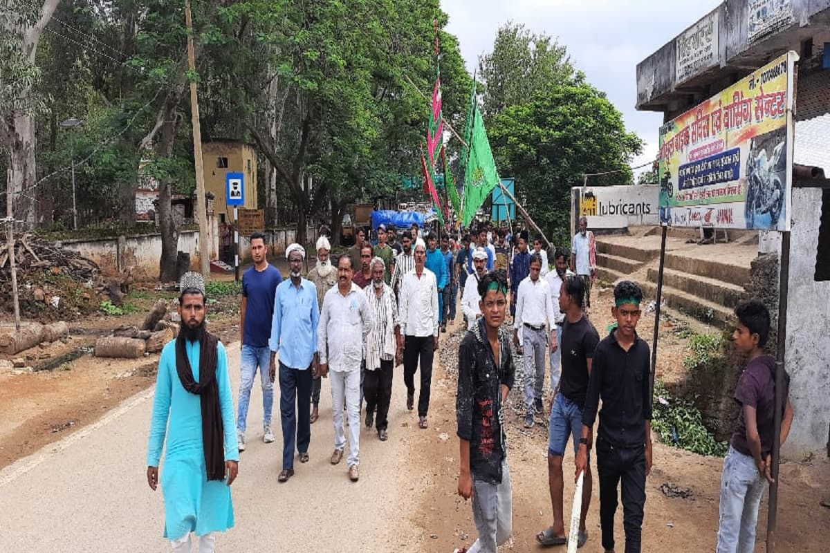 Muharram 2022: झारखंड में मुहर्रम के पहलाम पर निकला ताजिया जुलूस, युवाओं ने दिखाए लाठी-डंडे के करतब