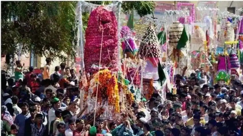 बिहार: गोपालगंज में मुहर्रम जुलूस में दौड़ा करंट, हाईटेंशन तार की चपेट में आया ताजिया, कई लोग झुलसे बिहार: गोपालगंज में मुहर्रम जुलूस में दौड़ा करंट, हाईटेंशन तार की चपेट में आया ताजिया, कई लोग झुलसे
