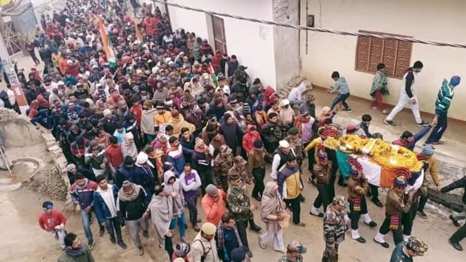 वे लौटे लेकिन तिरंगे में लिपटकर…सिक्किम हादसे के जवानों को नम आंखों से दी गई अंतिम विदाई