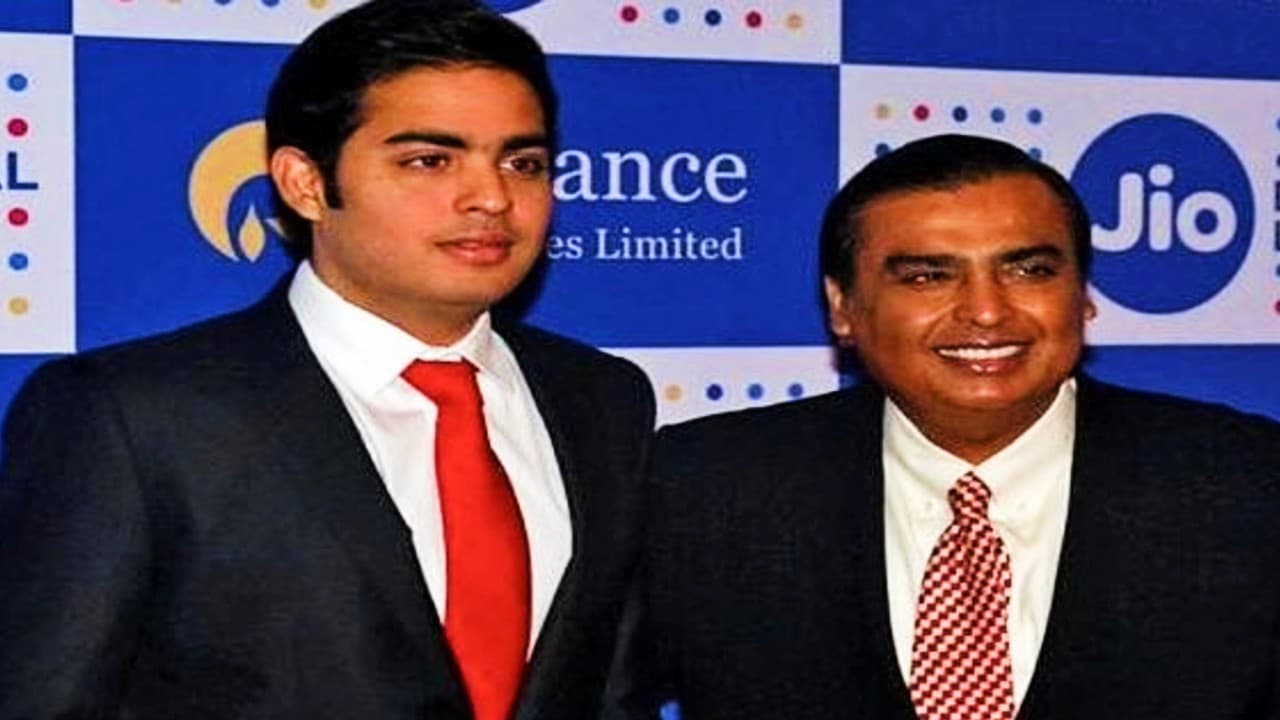 Mukesh Ambani Resigns: मुकेश अंबानी का Reliance Jio से इस्तीफा, पुत्र आकाश को मिली कमान