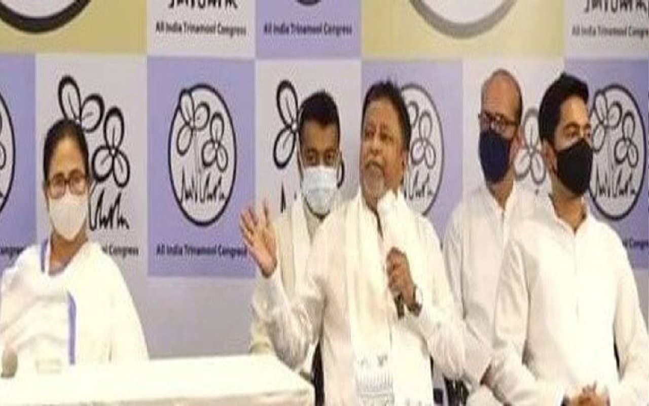पंचायत चुनाव से पहले मुकुल राॅय के बदले सुर, मुख्यमंत्री ममता बनर्जी से नदिया में की मुलाकात
